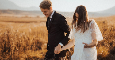 8 Tips on How to Choose the Right Photographer for your Engagement Photos